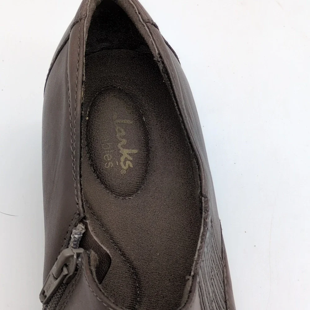 Clarks Boots Womens Gray‎ 8 Leather Ankle Bootie Shoes Side Zip Stretch 67785